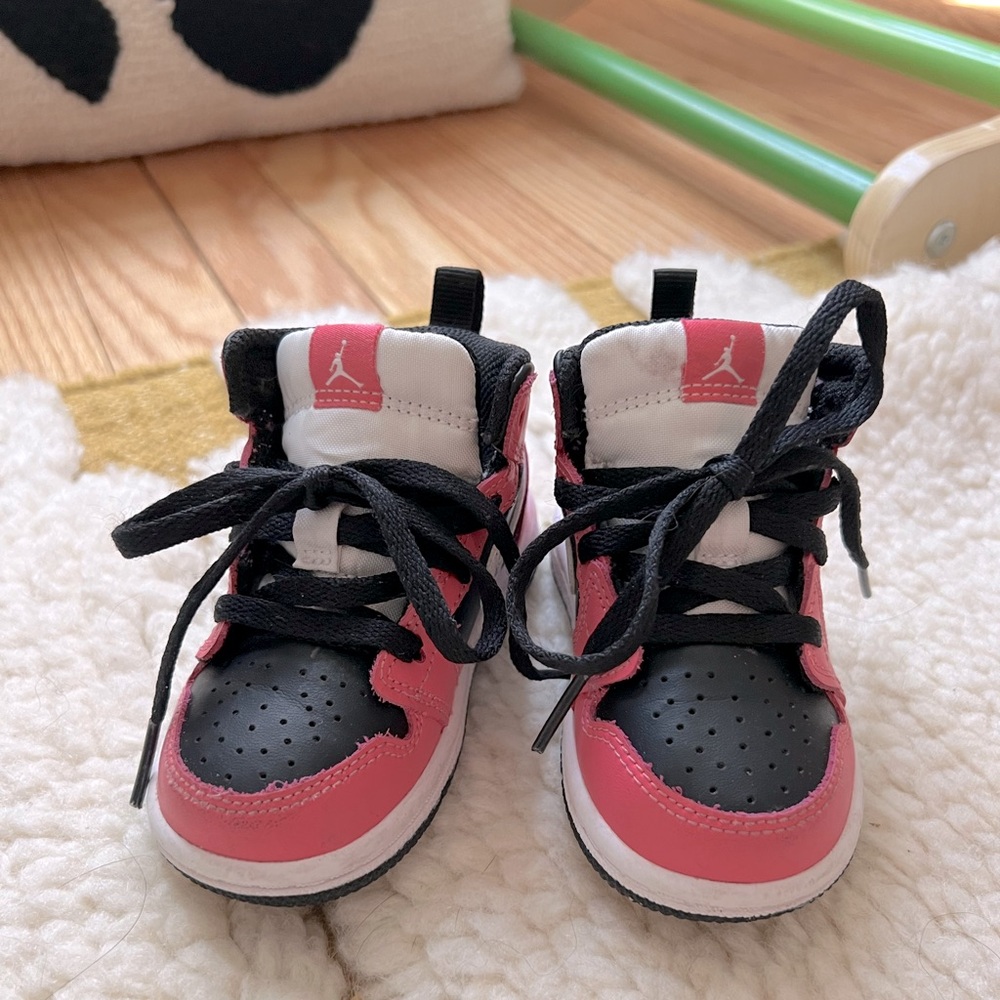 Nike Air Jordan baby size 5, pink & black *rare*